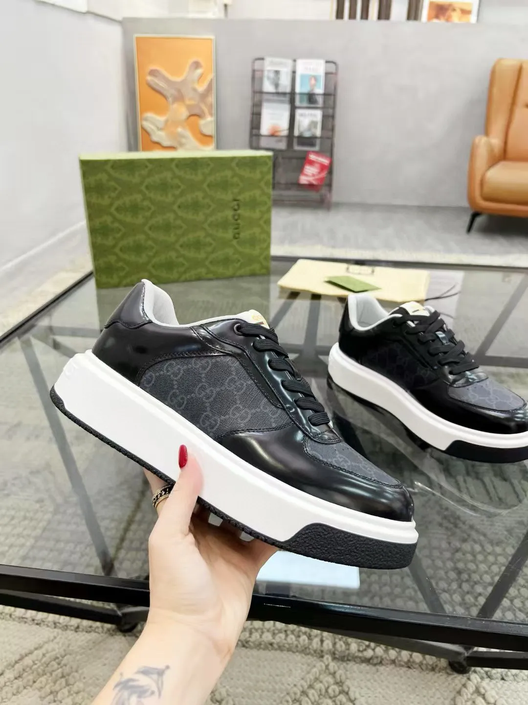 Factory price: 480💰New men's shoes GUCCI [Lightning] latest shoes shipped. Original quality, fashionable, made of special materials, sheepskin lining, brand new packaging. The foot feels super comfortable and the workmanship is impeccable. Size: 38-44, customized 45